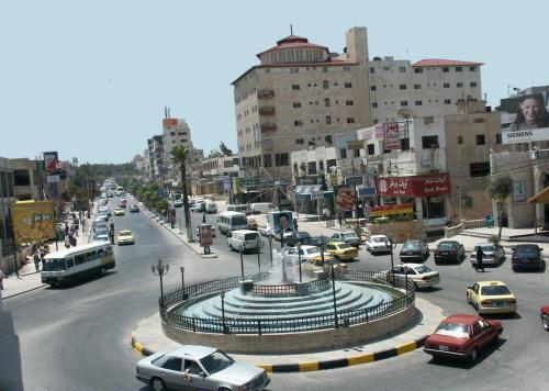 إربد: الأمن يعتقل شابا تحرش بفتاة في شارع الجامعة